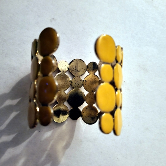 5/25 Vintage yellow enamel cuff Bracelet - Picture 3 of 5